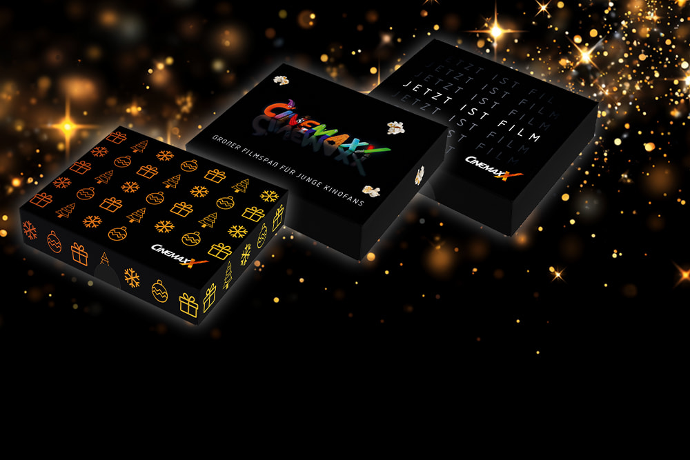 Entdecke unsere Gutscheinboxen! Schwarzer und glitzernder Hintergrund mit 3 Gutscheinboxen im Vordergrund. Das Erste in Weihnachtsgeschenk-Optik, eins mit buntem CinemaxX-Logo und eine in Schwarz mit der Aufschrift "Jetzt ist Film!"